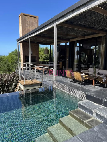 Casa En Venta De 3 Dormitorios En Santa Mónica
