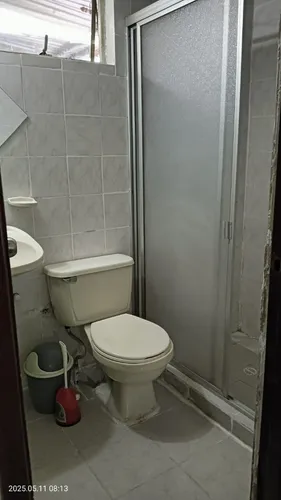 Amplia Habitación Con Baño Privado En La Clarita - Excelente Ubicación Y Comodidades.