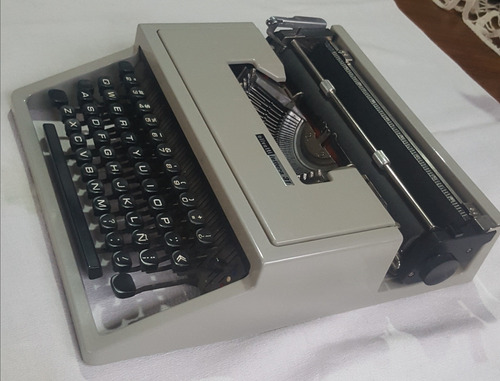 Impecable Máquina De Escribir Olivetti Lettera No Envío (Usado)