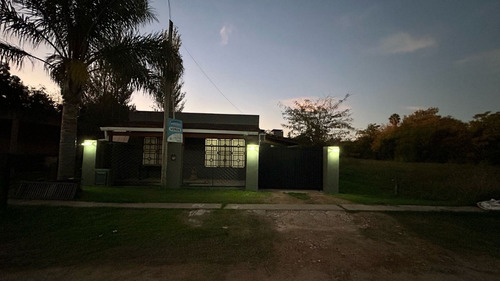 Casa En Cercanías Al Parque Municipal - Lobos
