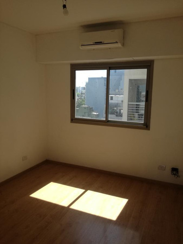 Imagen 8 de 13 de Alquiler, Flores, Departamento De 2 Amb Cfte Con Balcon