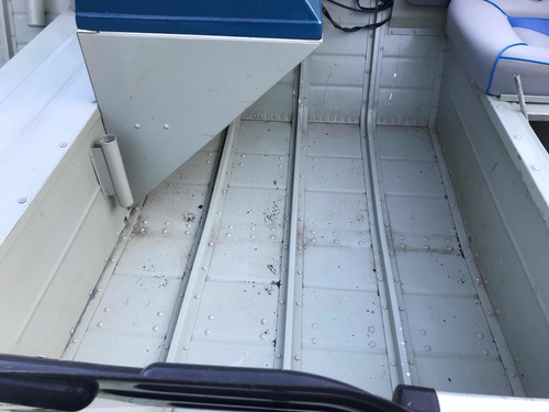 Imagem 15 de 15 de Barco Top Motor De 40 Hp 70 Horas De Uso