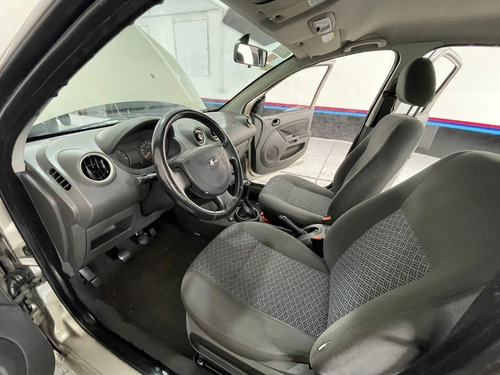 Imagen 9 de 19 de Ford Fiesta 1.6 Max Ambiente 2005