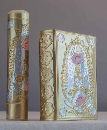 Imagen 3 de 5 de Set Kit 1era Comunión Vela Biblia Virgenplis Repujado Hadas
