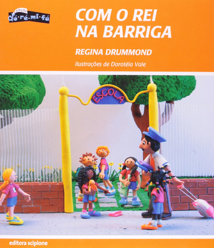 Com o rei na barriga, de Drummond, Regina. Série Dó-ré-mi-fá Editora Somos Sistema de Ensino em português, 2011