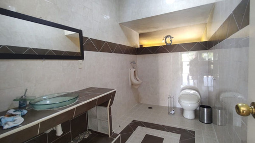 Casa En Venta En El Fraccionamiento Vergeles