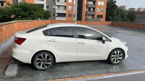 Kia Rio 1.4 4 p Automática