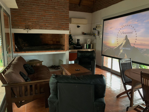 Casa En Parque Del Plata Sur Para 10 Personas, 3 Dormitorios, Con Jacuzzi, Piscina Climatizada, Parrillero Con Barbacoa, Cine De 120 , La Casa Se Encuentra A Unos Metros Del Arroyo