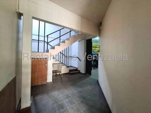 Edificio En Venta En Av Miranda Maracay Excelente Ubicacion 3 Niveles Deposito Areas Oficinas Ascensor De Carga Y Mas Alto Trafico Estef 25-12253