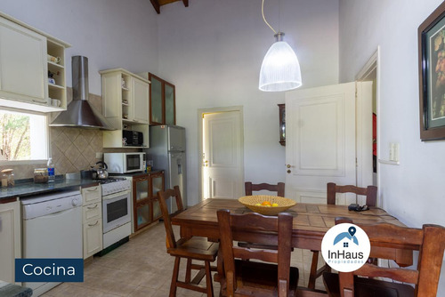 Casa De Categoría A Pocas Cuadras Del Centro De Villa General Belgrano