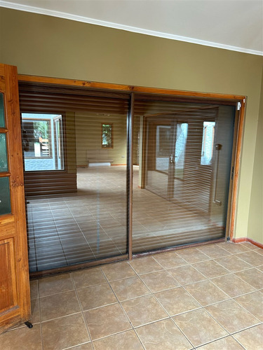 Casa/parcela En Arriendo 6d/3b/10e - Camino Vecinal.-