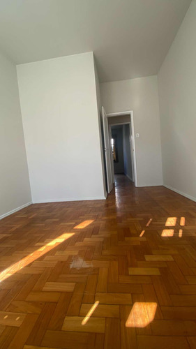 Vende-se Apartamento De 2 Quartos Em Icaraí