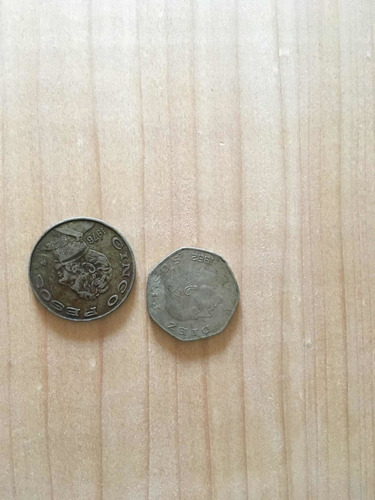 Imagen 3 de 3 de Monedas De 5 Y 10 Pesos