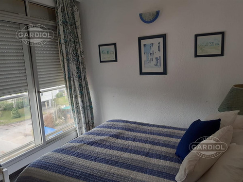 Imagen 9 de 23 de Apartamento 2 Dormitorios En Playa Mansa Primera Linea. Punta Del Este.