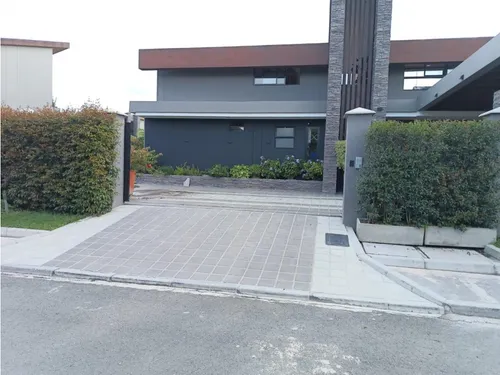 Encantadora Casa Campestre En Venta Llanogrande