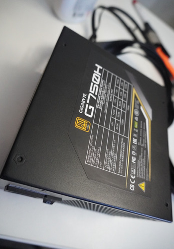 Fuente Gigabyte 750w 80 Plus Gold Modular 