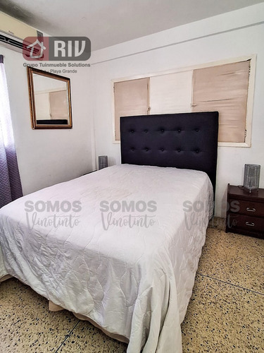 Venta - Casa Con Vista Al Mar En Playa Grande, Catia La Mar. Estado La Guaira.