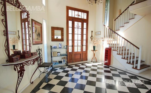 Imagen 3 de 30 de Encantadora Casa De Estilo Farmhouse