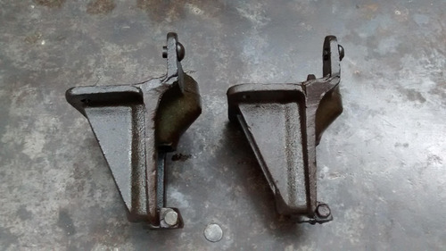 Imagen 4 de 9 de Soportes De Elásticos De Camión Antiguos
