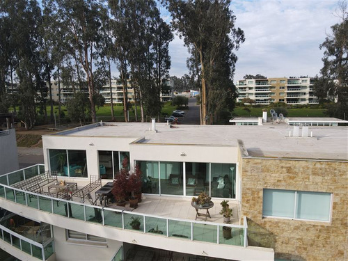 Departamento En Venta De 4 Dorm. En Santo Domingo