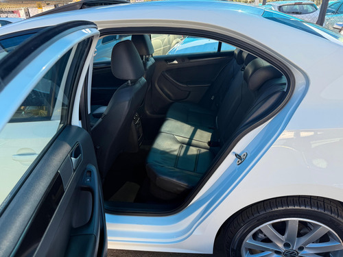 Volkswagen Jetta 2.0 Comfortline Flex 4p Automática