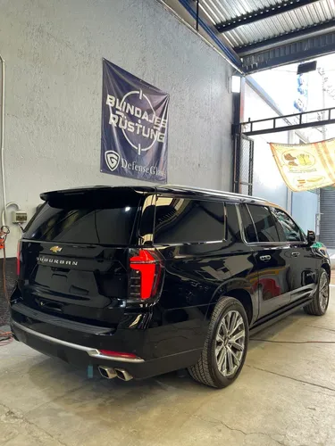 Chevrolet Suburban 6.2 High Country 4X4 At