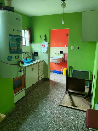 Casa En Banfield Oeste, Excelente Ubicación.