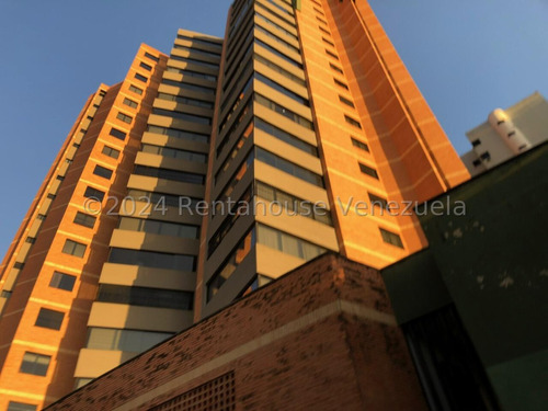 Bello Y Hermoso Apartamento En Zona Exclusiva De Valencia,entablillado Cocina A Estrenar ,excelente Distribución Espacios Amplios Caminerierias, Aire Acondicionado Central. Moderno Con Detalles