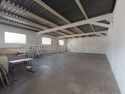 ¡oportunidad Única Para Inversionistas! Si Buscas Un Espacio Con Ubicación Estratégica Y Amplias Capacidades, Este Inmueble Es Para Ti. Ubicación: Avenida Ernesto Branger, Zona Industrial, Valencia.