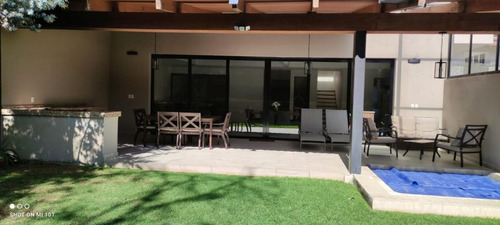 Casa En Venta/ Renta En Avenida Del Carmen.