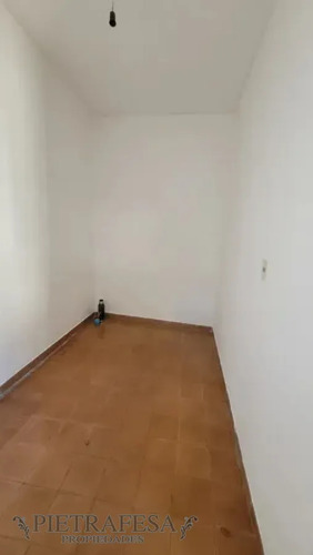 Casa En Alquiler, 3dormitorios, 2baños, Patio, Garaje. Cerro.