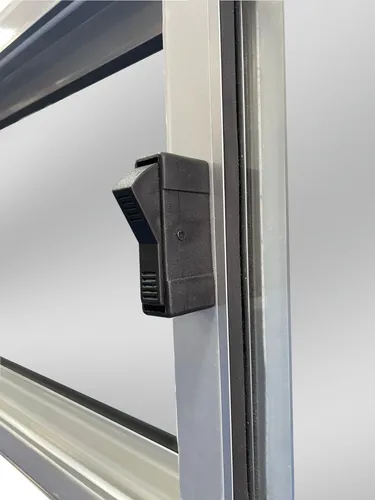 Ventana Monoblock de aluminio con cortina en pvc de 100 x 100 cm