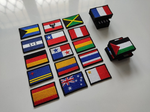 Imagen 5 de 10 de Bandera Colombia 4.5 X 3 Cms.