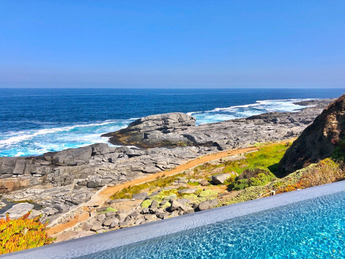 Maravillosa Y Fina Casa En Primera Línea En Venta