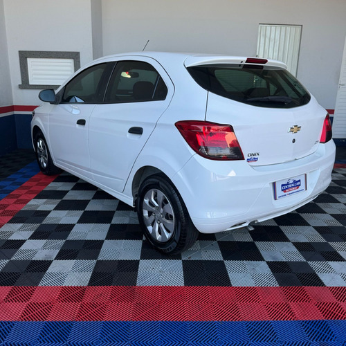 Chevrolet Onix HATCH Joy 1.0 8V Flex 5p Mec.