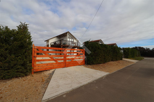 Casa En Arriendo De 3 Dorm. En Tongoy
