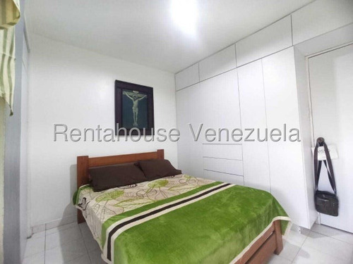 Erika Armeya Vende, Apartamento Ubicado En El Centro De Cabudare. Flex: 25-13615