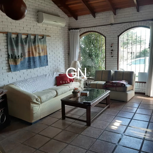 Casa De Gran Porte En Proa Al Mar