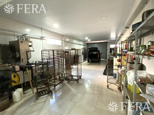 Imagen 6 de 23 de Venta De Galpón, 3 Departamentos, Local Y Espacio Guardacoches En Quilmes Oeste
