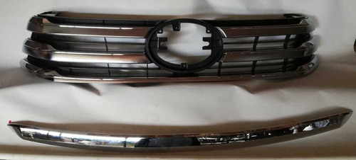 Parrilla Cromada Toyota Hilux 2016-2018 Incluye Moldura Crom