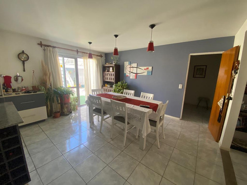 Venta Casa 3 Dormitorios - Fernández Oro - Barrio Piedras Blancas