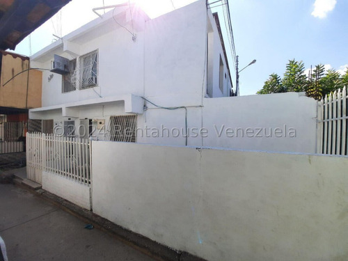 Casa En Venta En Los Cerrajones Zona Oeste De Barquisimeto Lara, Rc