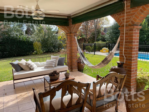 Venta Increíble Casa Con Piscina En Country Banco Provincia