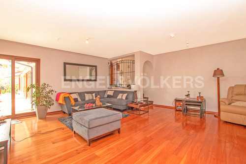 Venta Gran Casa En Las Condes, Quinchamalí