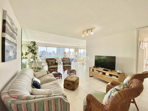 Apartamento Alquiler De Temporada 4 Dormitorios Brava Punta Del Este