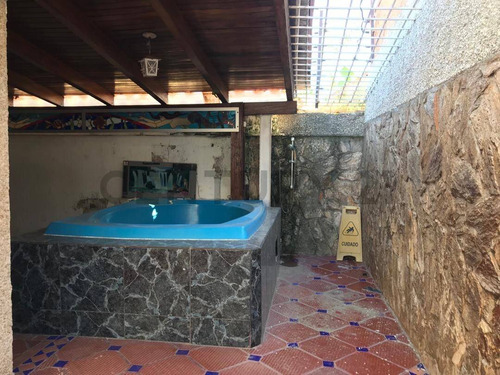 Casa En La Urbanización Playa El Angel, Cerca De Farmatodo
