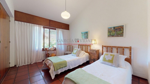 Barrio Golf Venta De Casa 4 Dormitorios- Ref: 2580