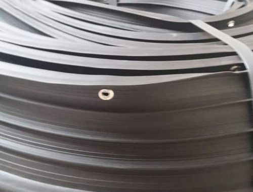 Banda De Pvc Estándar 4 Ojillada Rollo 25 Mts