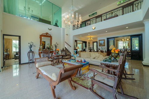 Residencial En Venta En Lagos Del Sol ( Estilo Neoclasica)