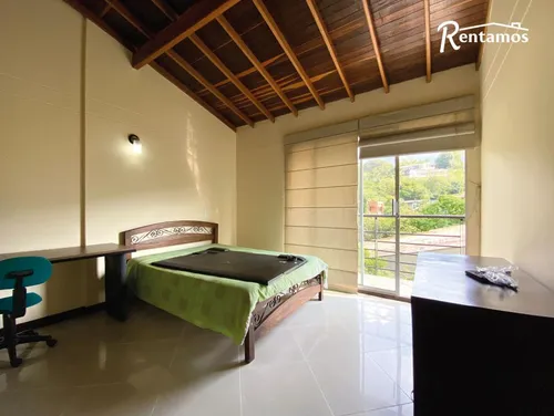 Casa En Arriendo En Loma Del Escobero. Cod A11426